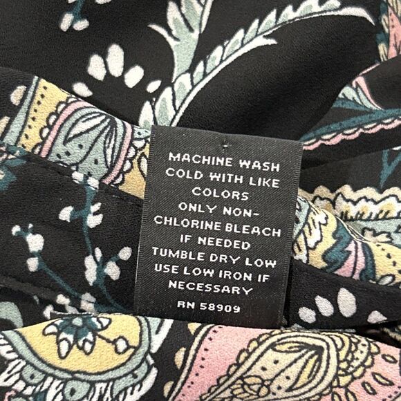 Investments Plus Size 1X Crepe Polyester Blouse Black Pink Paisley Floral - Picture 13 of 13